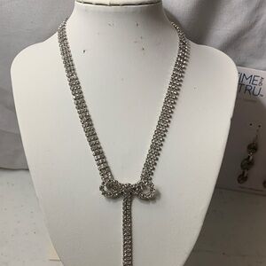 Elegant Silver Bow Necklace